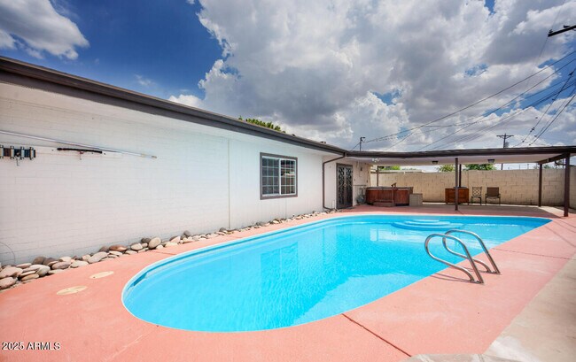 Building Photo - 4236 N 50th Dr