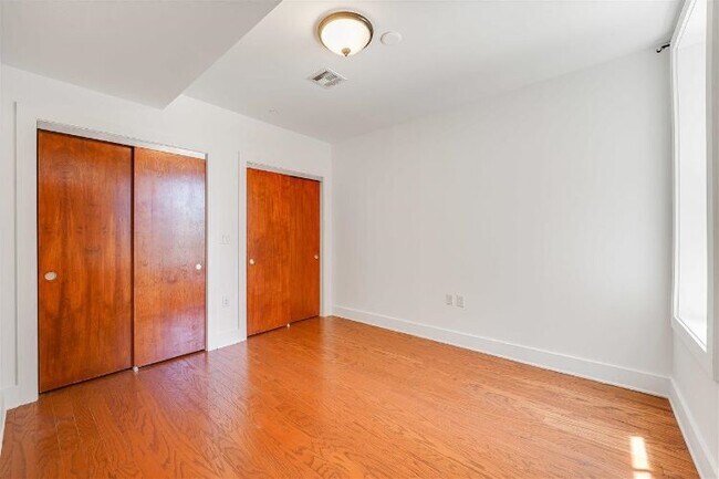 Building Photo - 66 Morris St