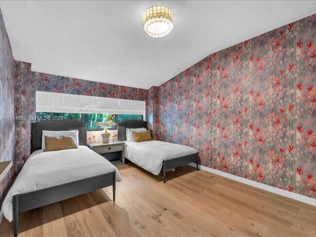 Building Photo - 920 W 47th Ct