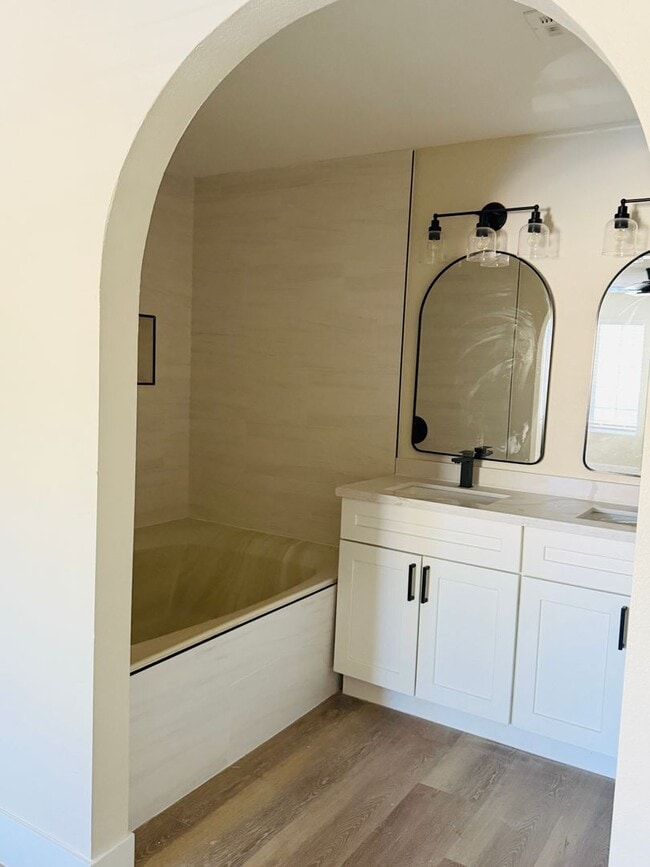 Building Photo - Fantastic Guard-Gated Condo – Available Soon!