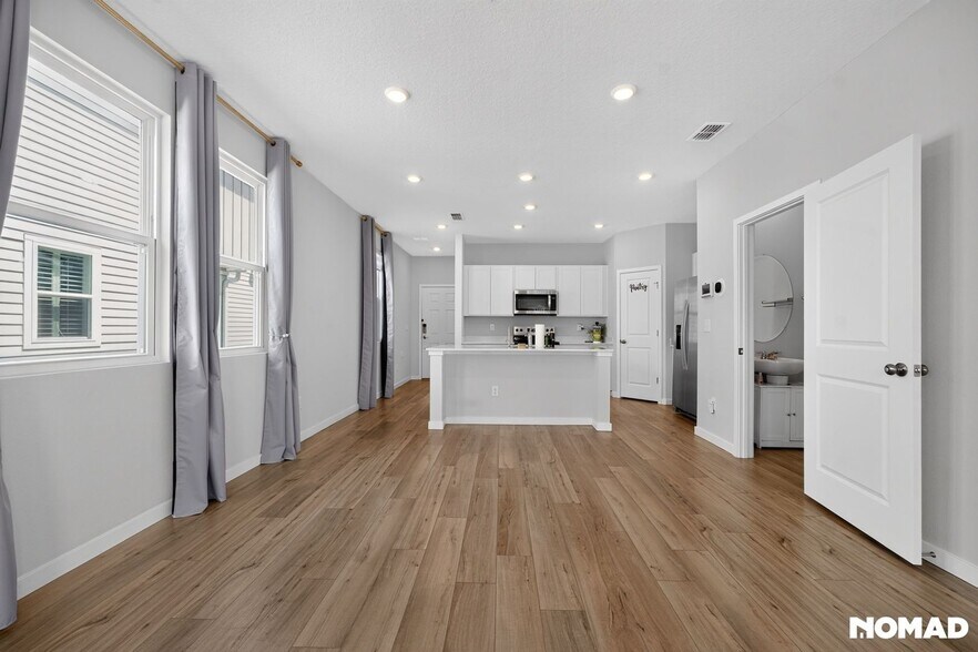 Building Photo - 14499 Macadamia Ln