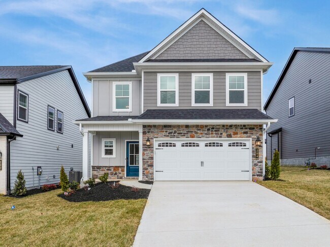 Building Photo - Maryville 37803 - 4 bedroom 3.5 bath - cal...