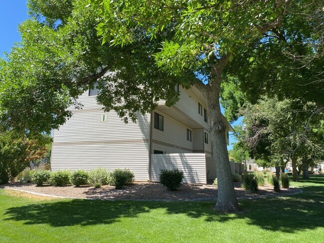 Building Photo - 1705 Heatheridge Rd