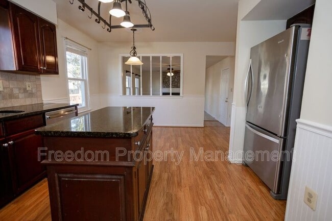 Building Photo - 8768 Tomislav St