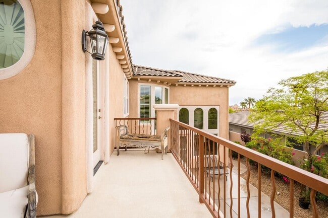 Building Photo - Live The Red Rock Country Club Lifestyle!!