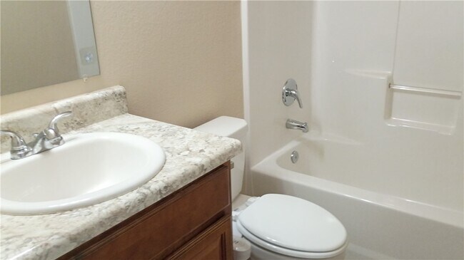 Building Photo - 905 SW Loudon Dr