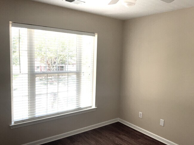 Building Photo - 11016 Treebranch Dr