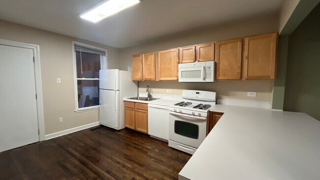 Building Photo - 1503 W Superior St