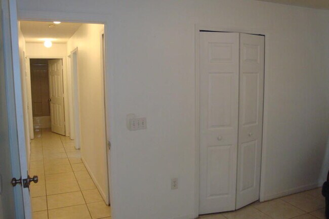 Building Photo - 8629 Claiborne Ct