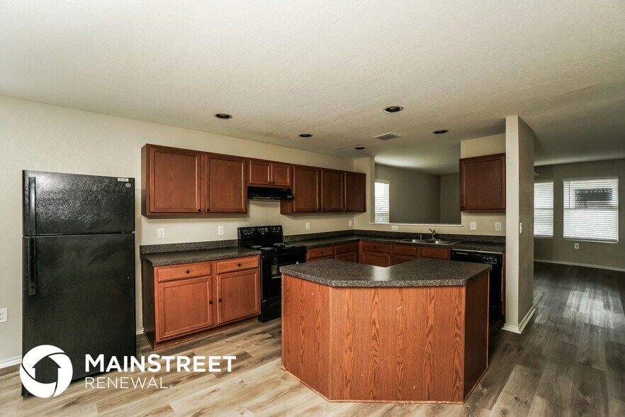 Building Photo - 5910 Linda Vista
