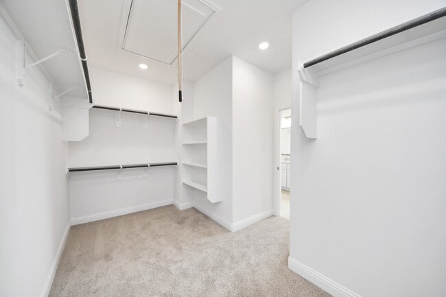 Building Photo - 4042 Colony Ln