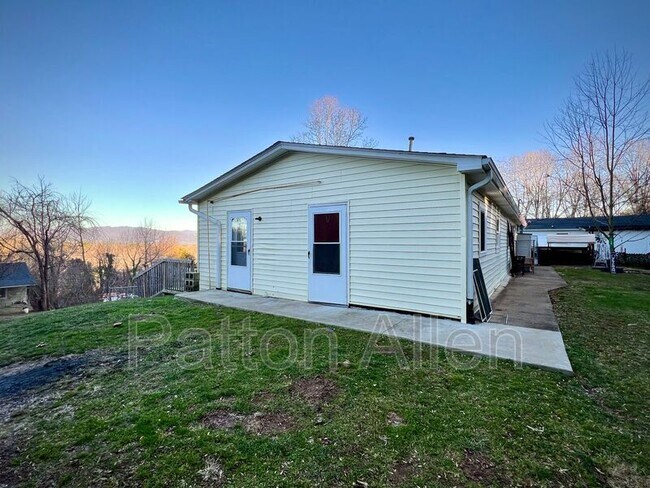 Building Photo - 12 Swager Dr