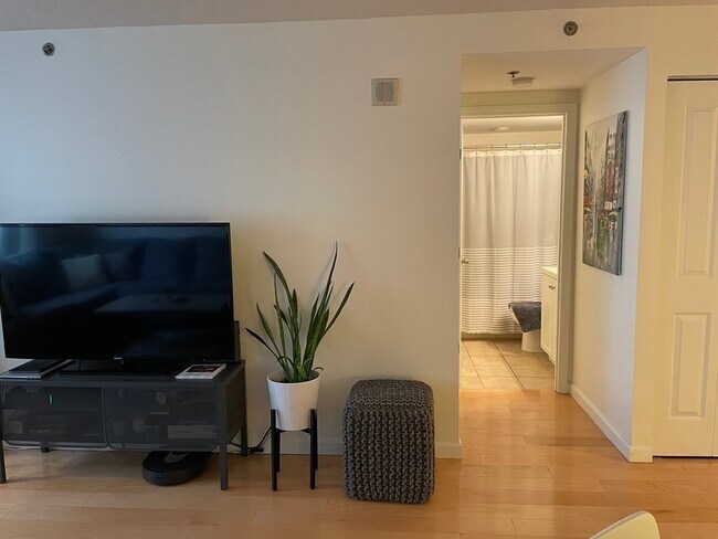 Building Photo - 8 Museum Way