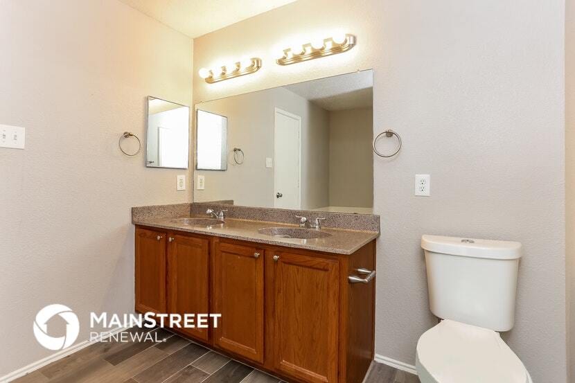 Building Photo - 3011 Clemente Dr