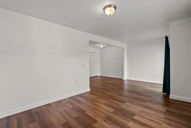 Building Photo - Now Available in Norfolk – Move-In Ready Townhouse!