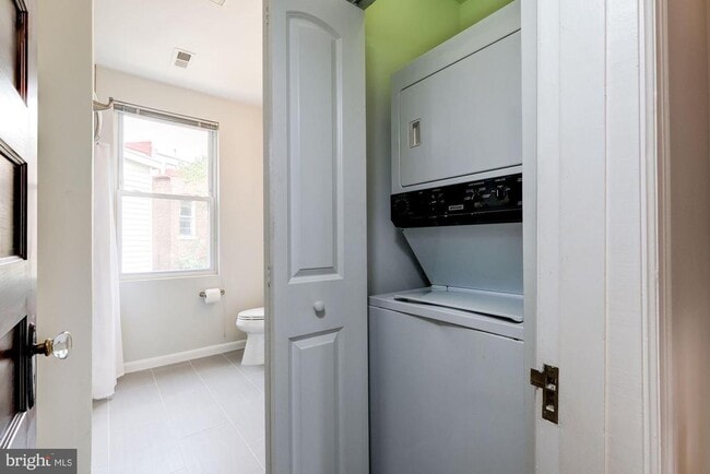 Building Photo - 1505 Harvard St NW