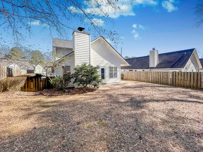 Building Photo - Charming 3 BR/2.5BA Two Story Home in Mari...