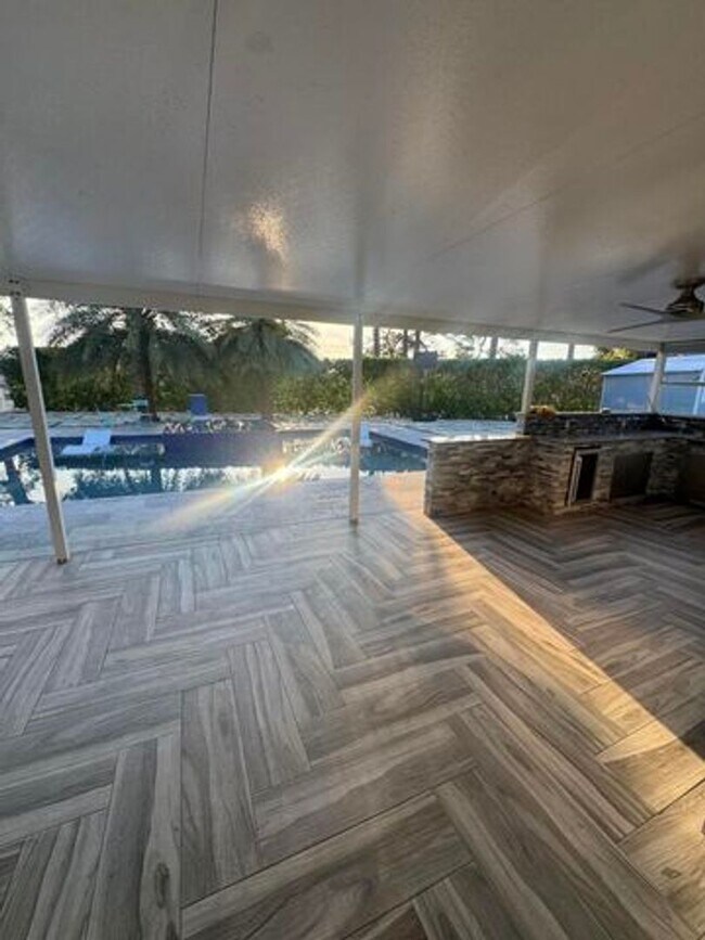 Building Photo - 2591 Rosehaven Rd