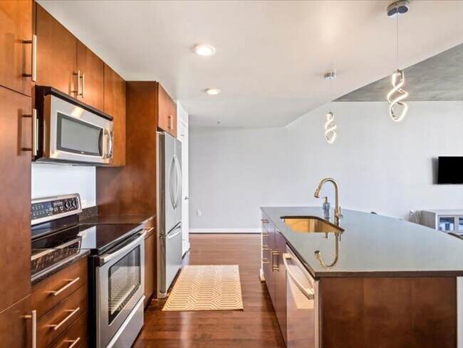 Building Photo - Luxury High Rise Condo Available 7/1/25