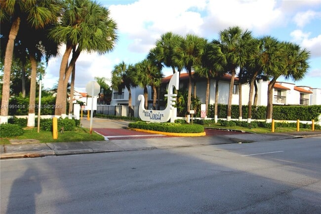 Building Photo - 1221 SW 124th Ct