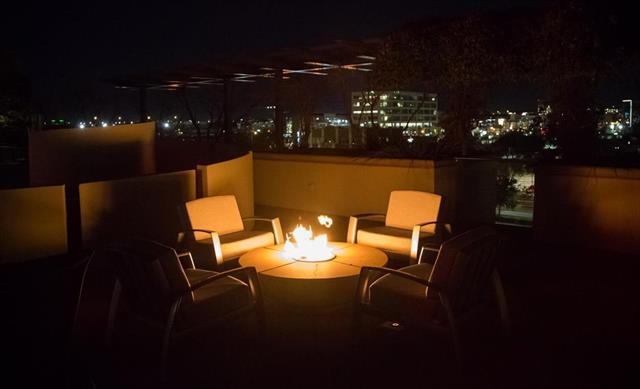 Building Photo - 2600 W 7th St