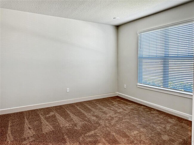 Building Photo - 15209 Willow Ridge Dr