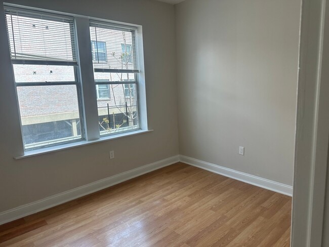 Building Photo - 332 61st St