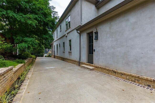 Building Photo - 91 Park Cir NE