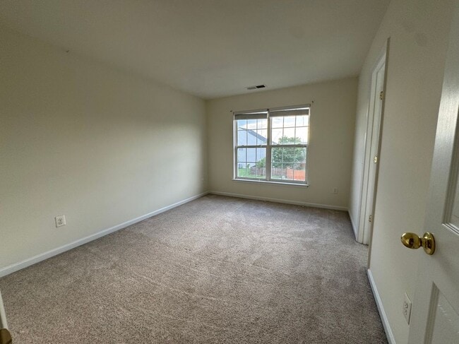Building Photo - 105 Fredericksburg Dr