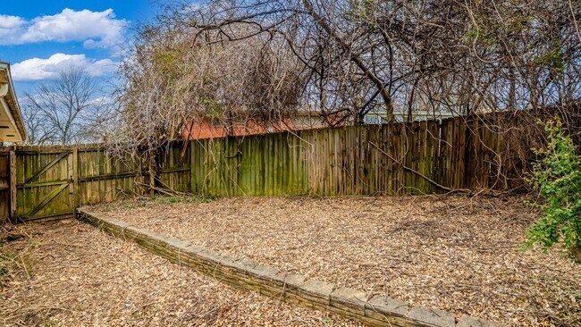 Building Photo - 11 Berrywood Cir