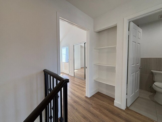 Building Photo - Remodeled 3 Bed 3 Bath Townhome for Rent in Glendale, CA