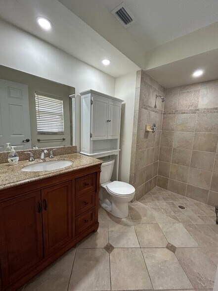 Building Photo - 4108 SE 8th Ave