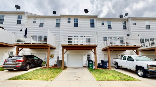 Building Photo - 15729 Castle Watch Ave