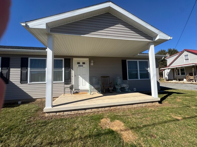 Front Porch - 8824 PA-405