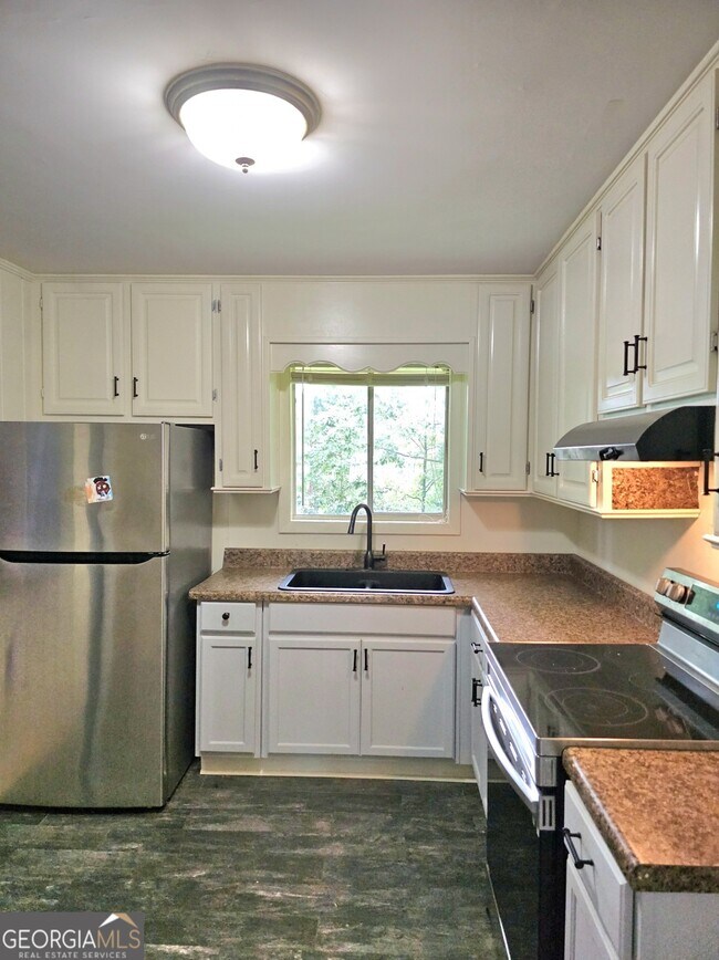 Building Photo - 5690 Deerfield Ct