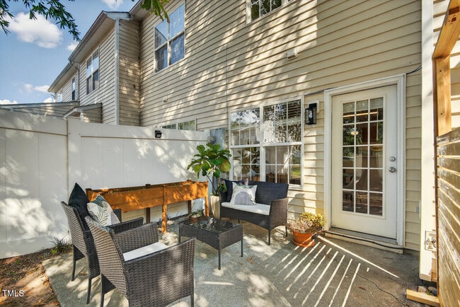 Building Photo - 3 Chownings St