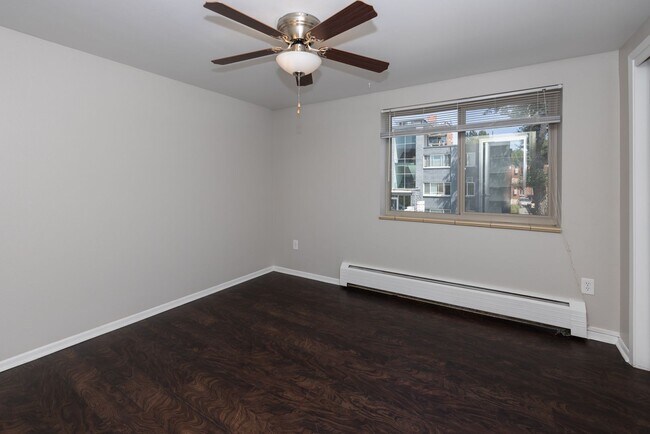 Building Photo - 809 N Dexter St