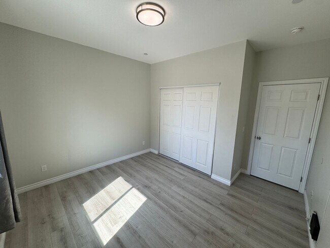 Building Photo - @ 4L Hayland