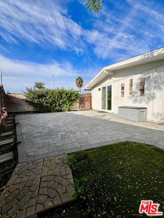 Building Photo - 848 W Irving Pl