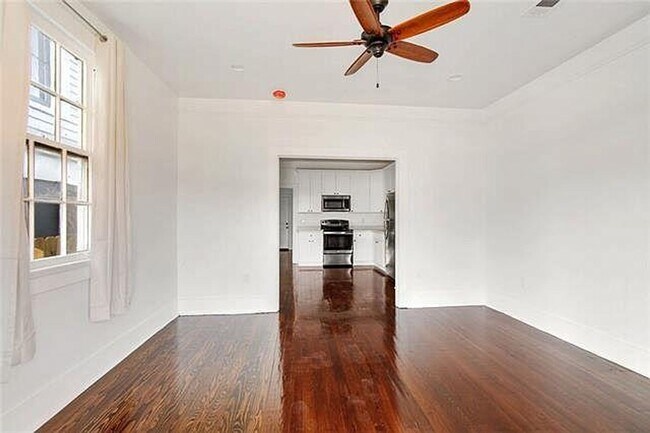 Building Photo - 2001-2003 Rev John