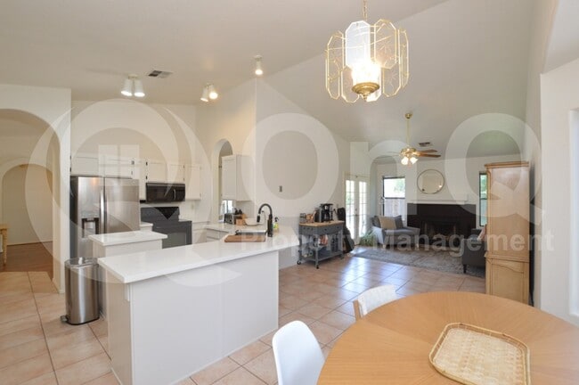 Building Photo - 6609 N 85th Dr