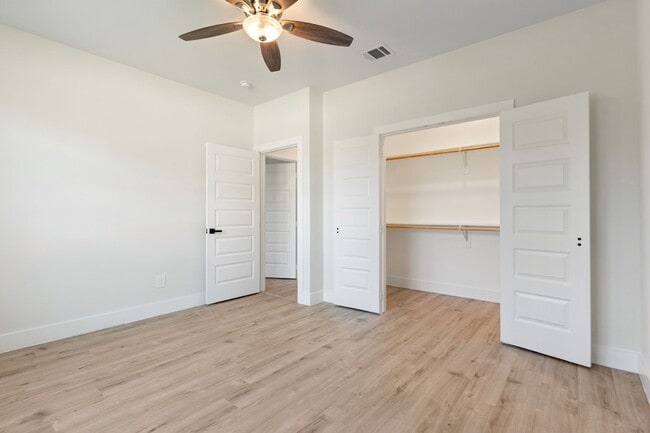 Building Photo - 150 Bandera Cir