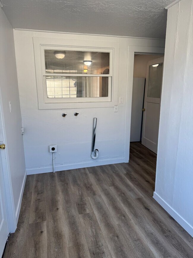 Building Photo - behe02