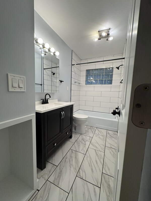 Building Photo - 3303 Johnson St NE