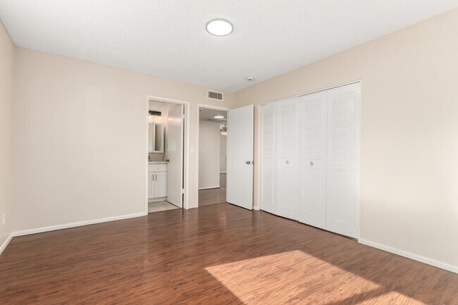 Building Photo - 2063 E Bramble Ave