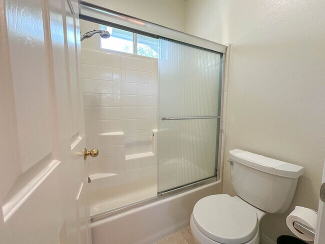 Building Photo - 2 Bedroom Townhome for Rent in Glendale.