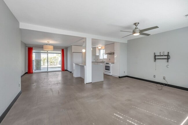 Building Photo - Scottsdale 2 bed 2 Bath Home - With a Pool!!!