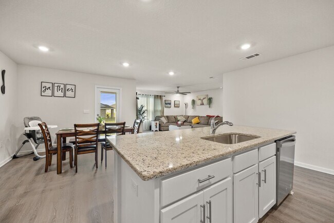 Building Photo - 4/2 Stunning Brick Home with community pool in Crestview