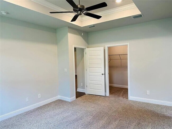 Building Photo - 1557 Redland St N