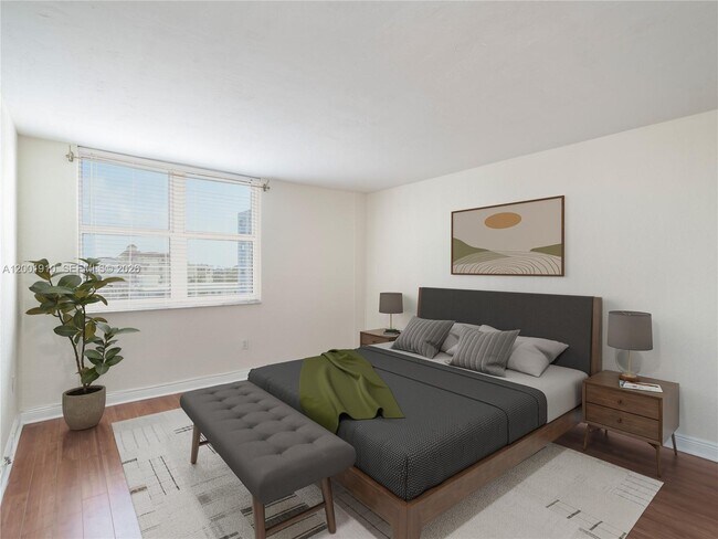 Building Photo - 10350 W Bay Harbor Dr